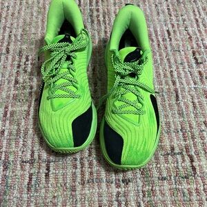 Under Armour Men's Green and Black Athletic Shoes